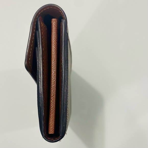 Authentic Louis Vuitton Sarah Monogram Wallet - Picture 4 of 10